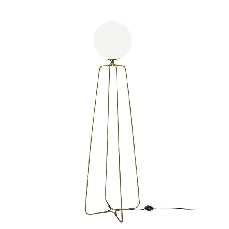 ANGEL CERDA - Vloerlamp Met Voet Van Goudkleurig Staal En Wit Getinte Glazen Bol.